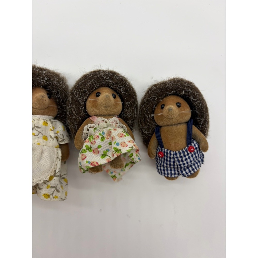 Calico Critters Sylvanian Families Pickleweeds Hedgehogs Family Set of 4 Figures - Picture 3 of 5